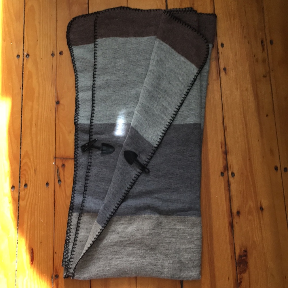 Versatile blanket scarf
